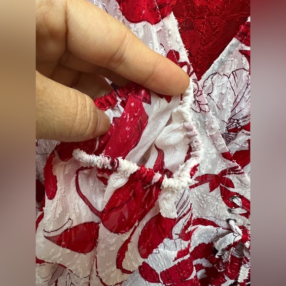 ❤️ NWOT! Guess Red Floral Blouse - Picture 6 of 8